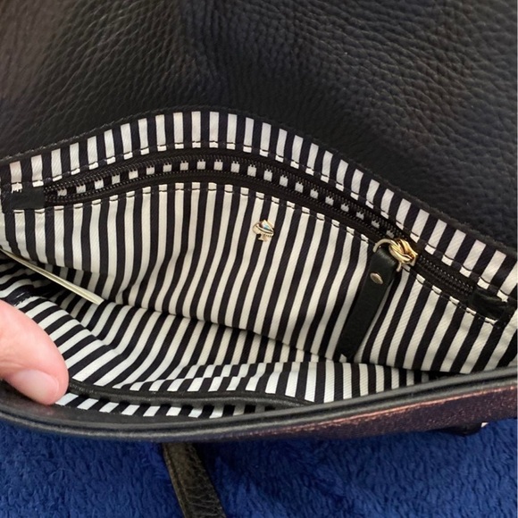 Kate Spade Black and White Leather Crossbody Bag
AUTHENTIC - Picture 2 of 3